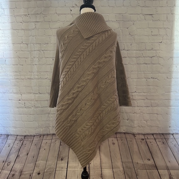 ANNA & AVA Cable Knit Sweater Poncho with Buttons - Picture 3 of 6
